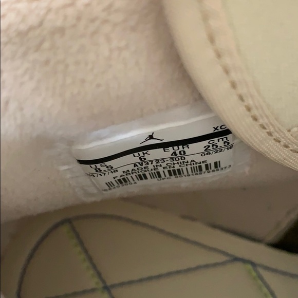 AIR JORDN 1 HIGH - Picture 5 of 7